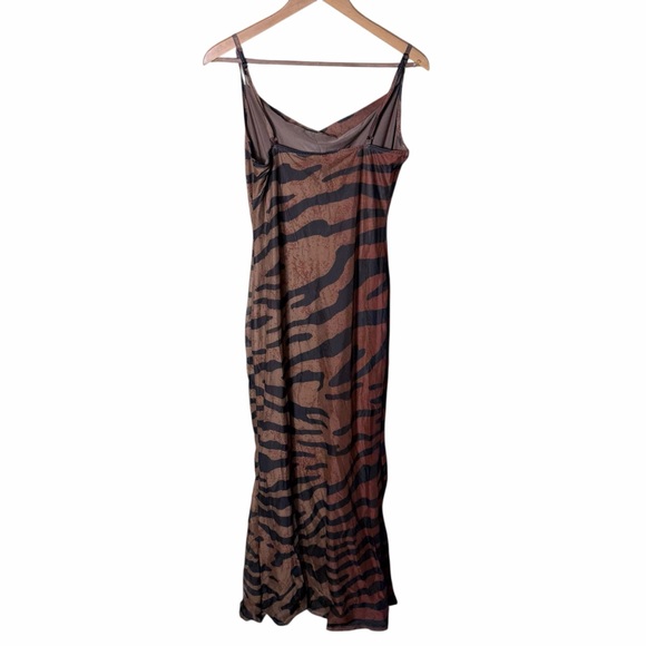 NEW Missguided Tiger Print Mesh Maxi Dress With Cowl Neck Size Medium - Picture 10 of 12